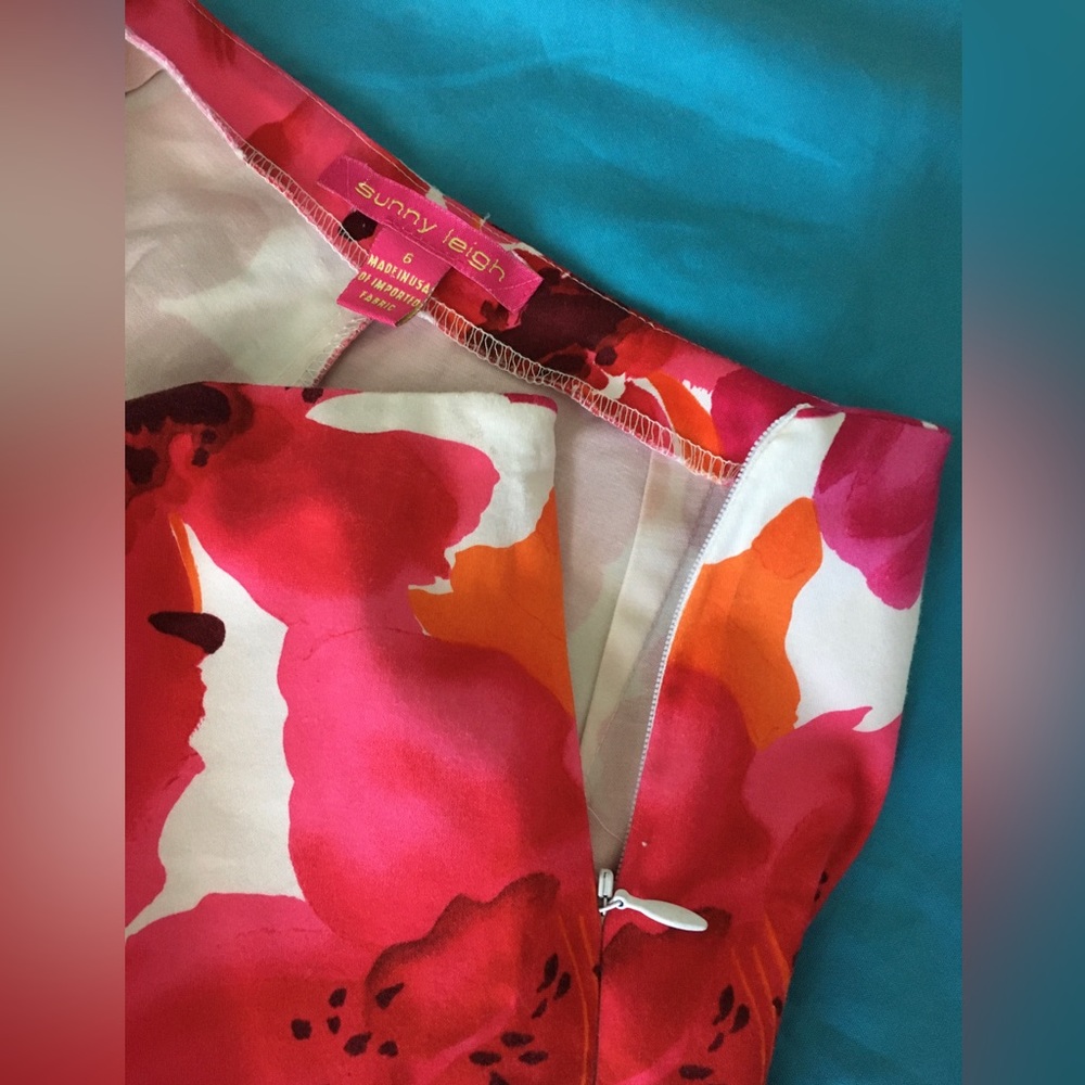 Beautiful Sunny Leigh pink/orange/white capris, slits on bottoms. - Picture 2 of 3